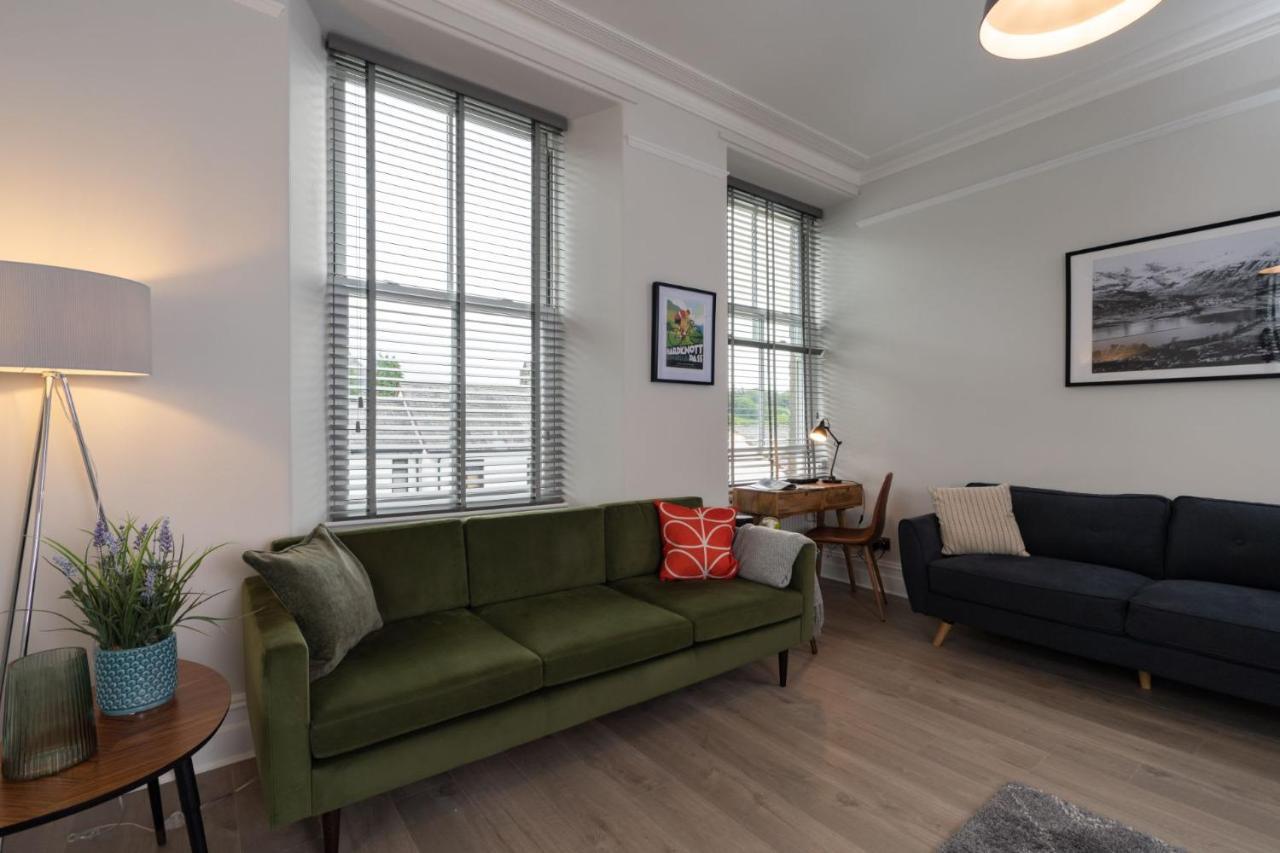 Spacious In Coniston, By Letmestay Apartment